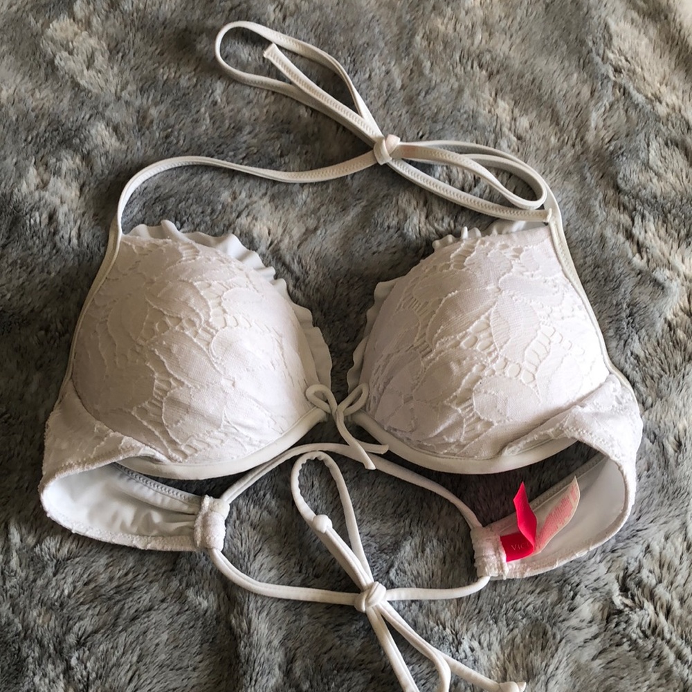 Victoria’s Secret Swimsuit Top 34B